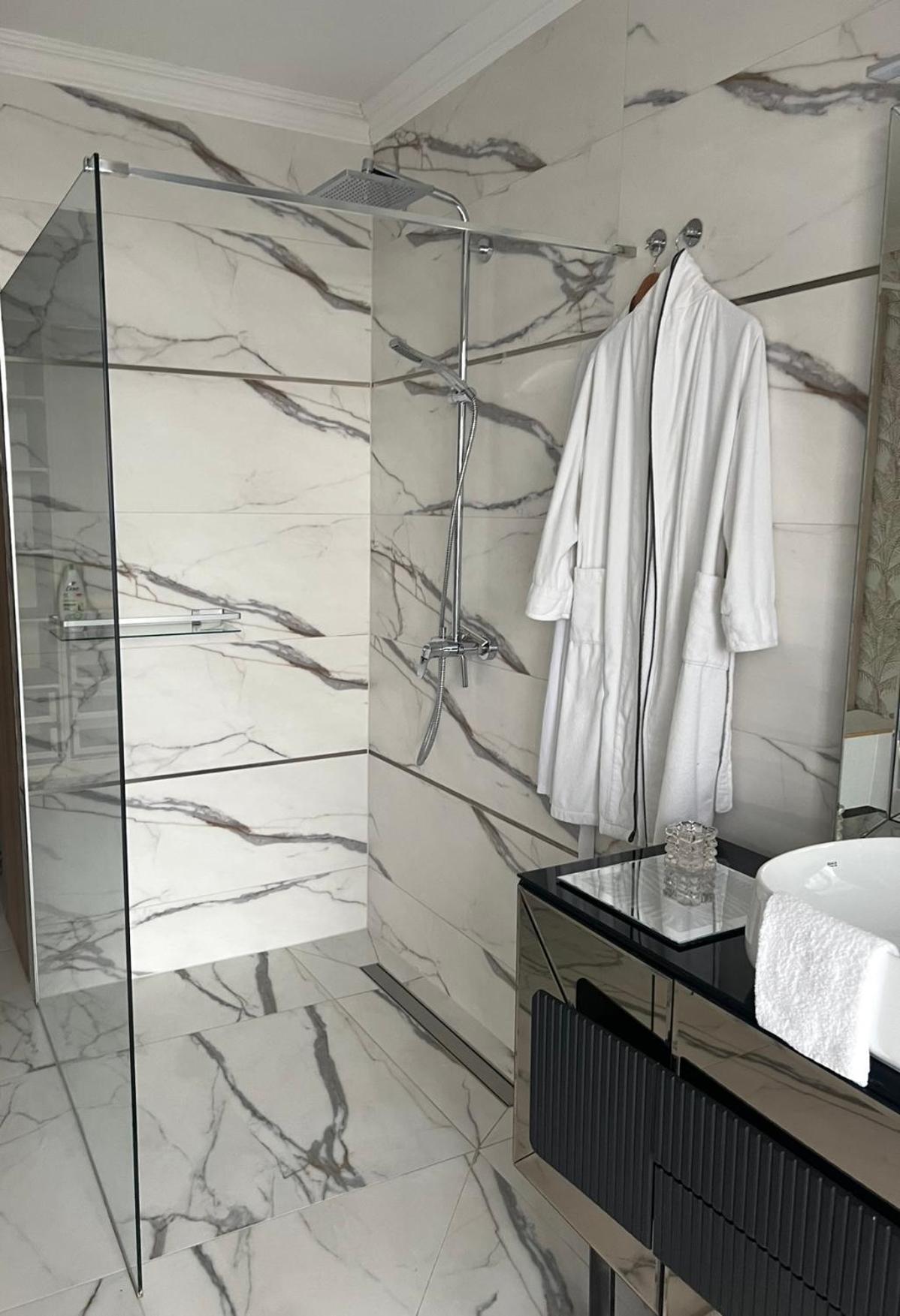 Apartment White Lotus